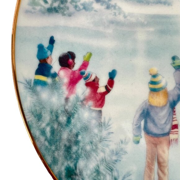 Ronald McDonald Ice Skating Winter Vintage Limited Edition Collectible Plate - Picture 6 of 9